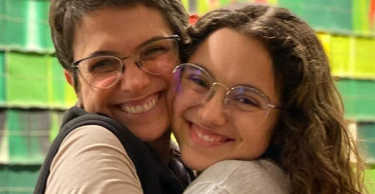Sandra Annenberg cai no choro ao saber que a filha passou na faculdade Emoo de uma me